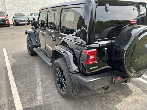 Used 2021 Jeep Wrangler Unlimited Sahara w/ Cold Weather Group image 9