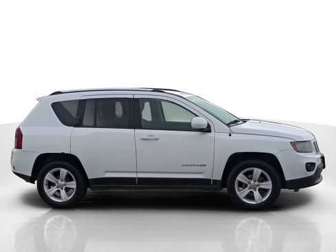 Used 2014 Jeep Compass Latitude FWD image 4