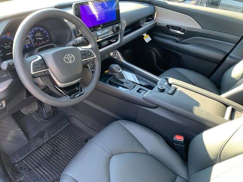 New 2026 Toyota Grand Highlander Platinum image 10