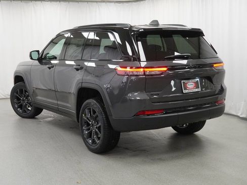 New 2025 Jeep Grand Cherokee Limited image 13