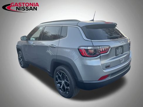 Used 2024 Jeep Compass Latitude image 14