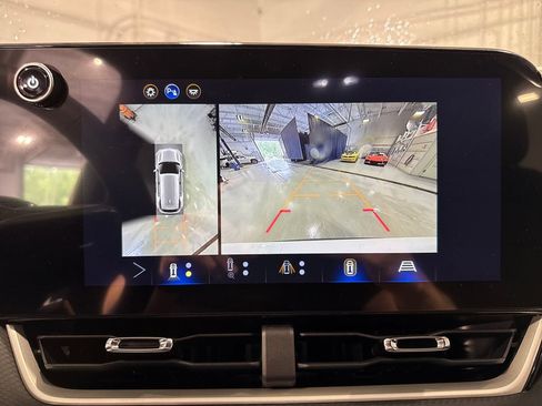 New 2026 Chevrolet Equinox LT w/ Safety and Technology Package FWD image 16