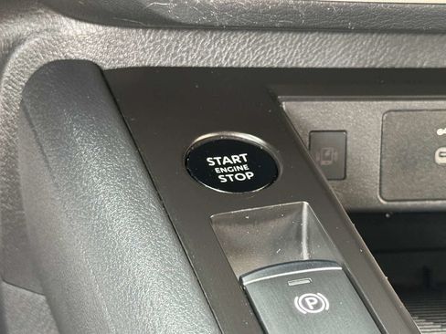 Used 2025 Nissan Kicks SV w/ Illumination Package FWD image 30