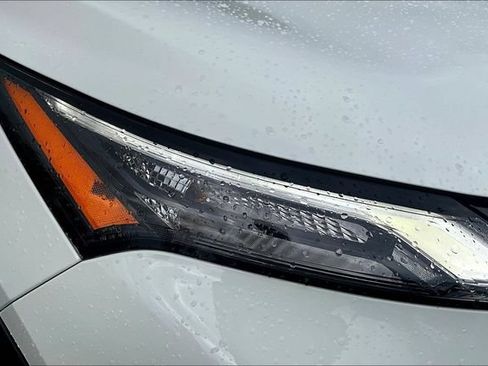 Used 2025 Nissan Rogue S AWD/4WD image 31
