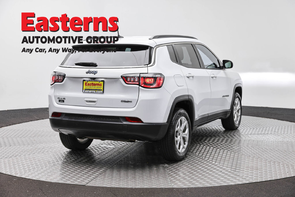 Used 2024 Jeep Compass Latitude AWD/4WD image 7