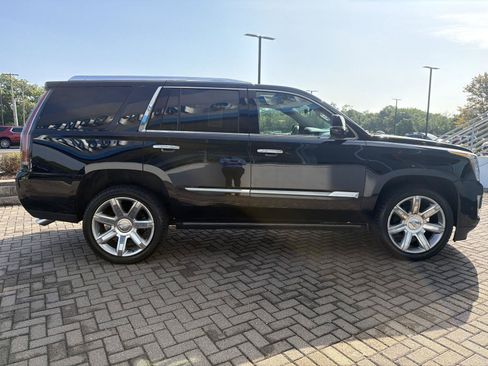 Used 2020 Cadillac Escalade Premium Luxury AWD/4WD image 6