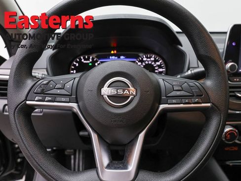 Used 2024 Nissan Altima 2.5 SV FWD image 10