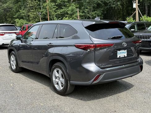 Used 2020 Toyota Highlander LE FWD image 4