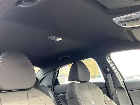 Used 2025 Hyundai Elantra Sport image 22