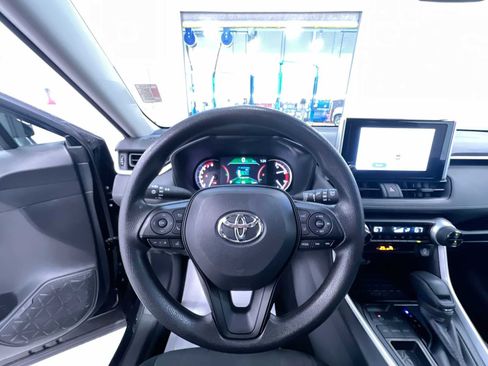 Used 2025 Toyota RAV4 XLE FWD image 15