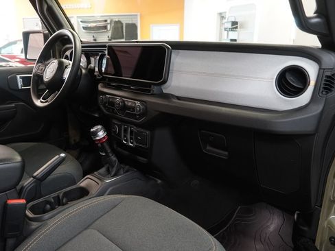 Used 2025 Jeep Wrangler Sport AWD/4WD image 21