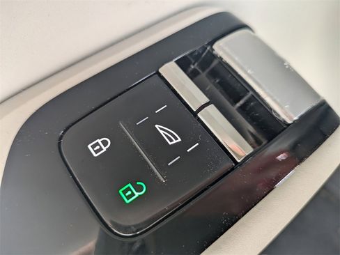 New 2025 Volvo EX90 Ultra image 25