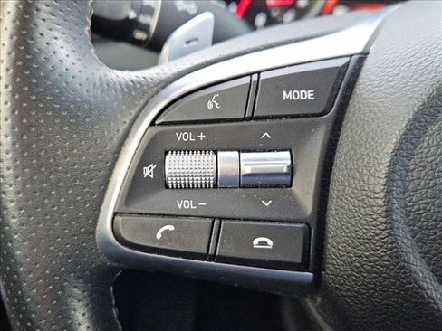 Used 2021 Genesis G70 2.0T image 8