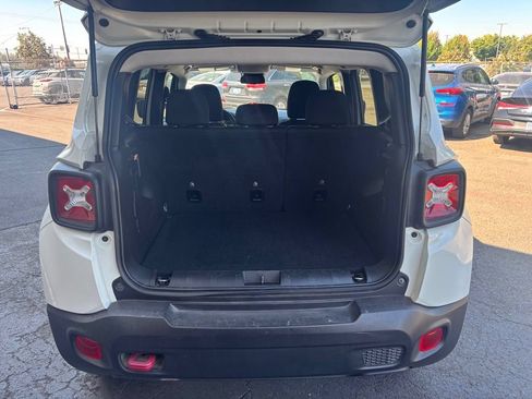 Used 2023 Jeep Renegade Trailhawk AWD/4WD image 19