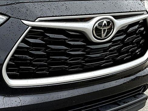 Used 2021 Toyota Highlander XLE image 34