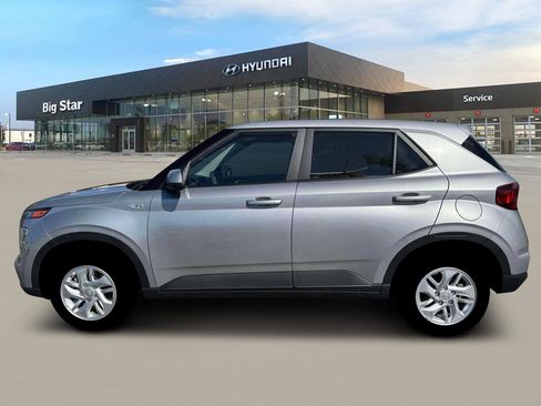 New 2026 Hyundai Venue SE FWD image 3