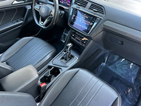 Used 2022 Volkswagen Tiguan SE R-Line FWD image 16