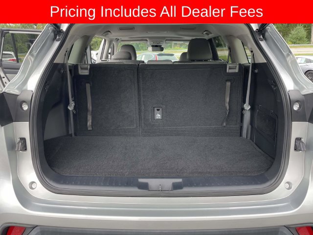 Used 2023 Toyota Highlander XLE FWD image 11