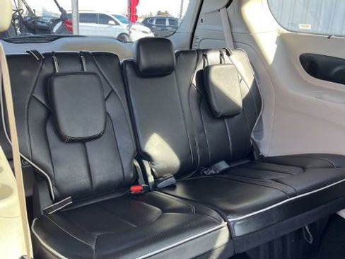 Used 2024 Chrysler Pacifica Limited FWD image 39
