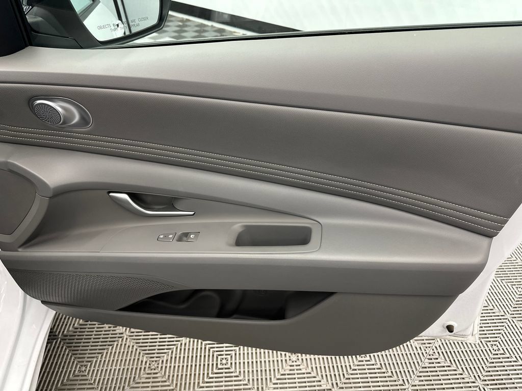 Certified 2025 Hyundai Elantra Sport FWD image 14