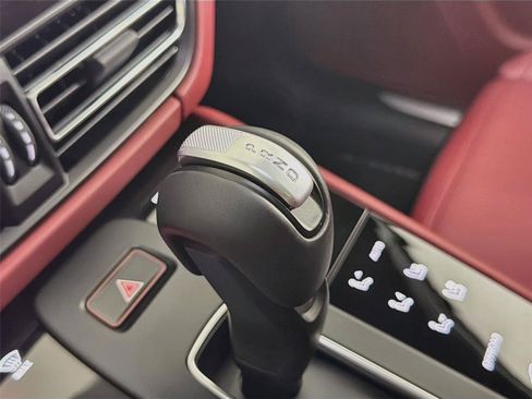 Certified 2026 Porsche Macan S AWD/4WD image 34