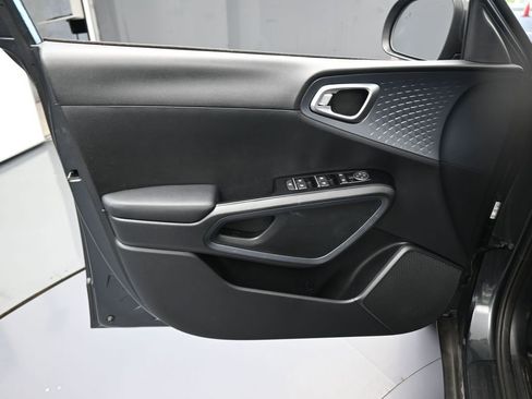 Used 2023 Kia Soul EX image 13