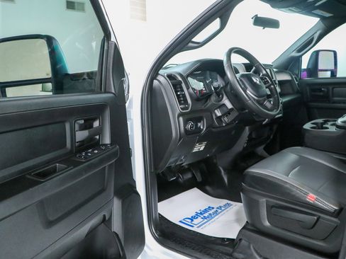 Used 2024 RAM 2500 Tradesman w/ Chrome Appearance Group AWD/4WD image 3