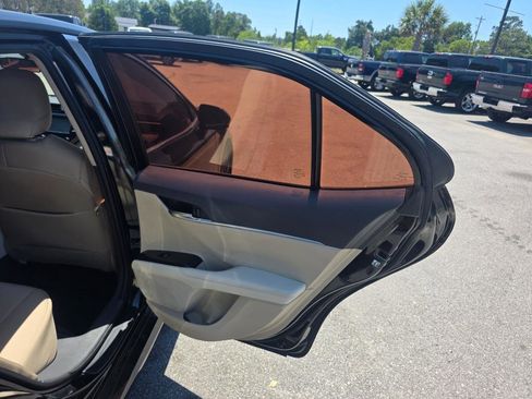 Used 2018 Toyota Camry LE FWD image 12