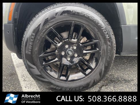 Used 2025 Land Rover Defender 110 S image 31