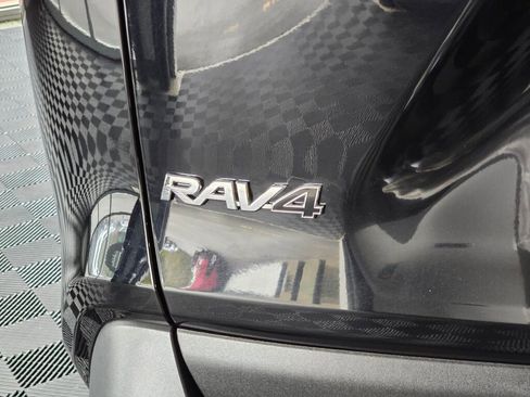 Used 2025 Toyota RAV4 XLE AWD/4WD image 13