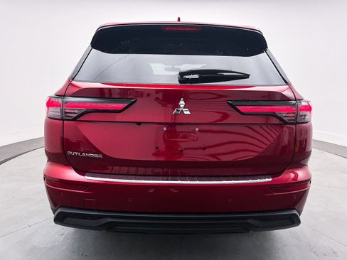 New 2025 Mitsubishi Outlander ES image 6