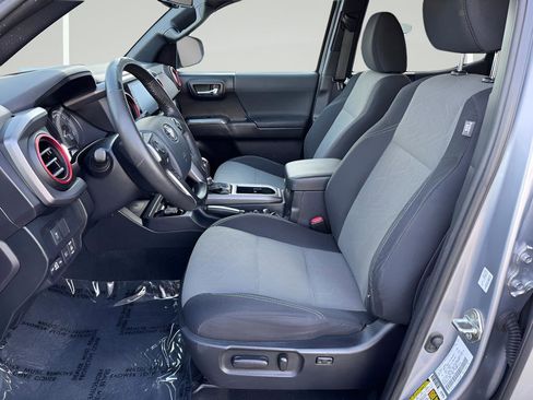 Used 2020 Toyota Tacoma TRD Sport w/ Blackout Package image 9