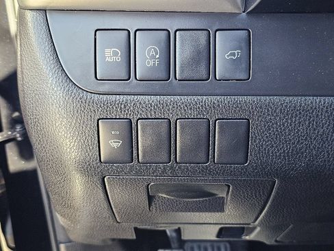 Used 2017 Toyota Highlander XLE FWD image 29
