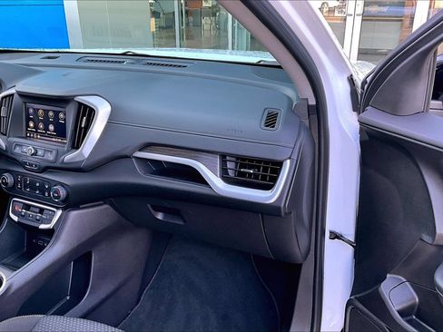 Used 2024 GMC Terrain SLE w/ Elevation Edition FWD image 16