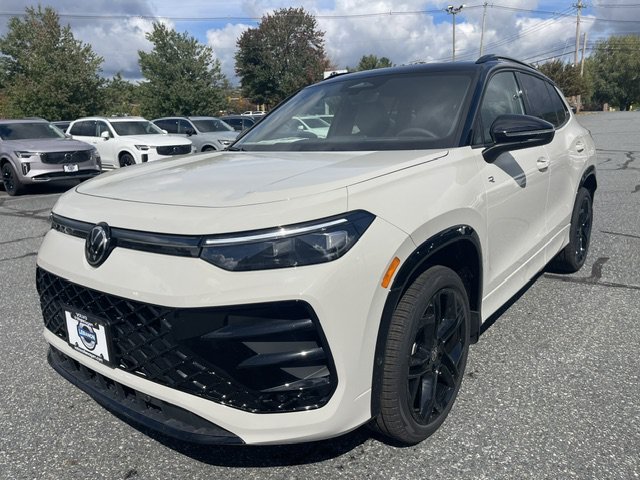 New 2026 Volkswagen Tiguan SE R-Line AWD/4WD image 1