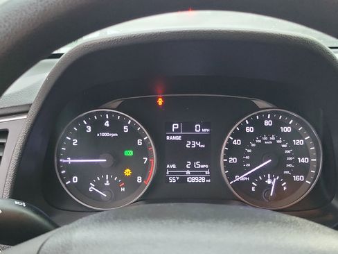 Used 2017 Hyundai Elantra SE image 9