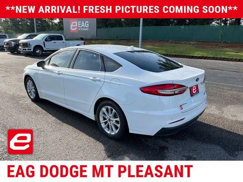 Used 2019 Ford Fusion SE FWD image 3