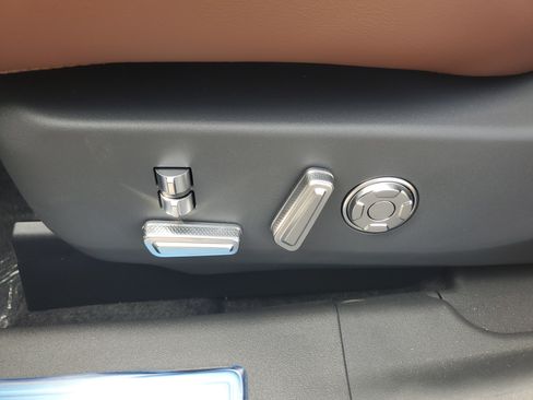 New 2026 Lincoln Nautilus Reserve AWD/4WD image 12