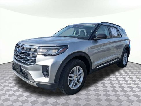 Used 2025 Ford Explorer Active w/ Active Comfort Package RWD image 6