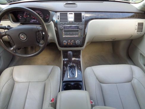 Used 2011 Cadillac DTS Luxury FWD image 32