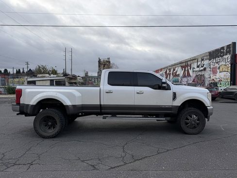 Used 2017 Ford F350 Lariat w/ Chrome Package image 6