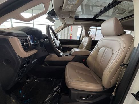 Used 2024 Ford Expedition Limited image 31