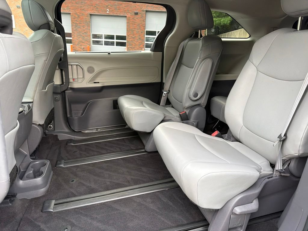 Used 2021 Toyota Sienna XLE AWD/4WD image 26
