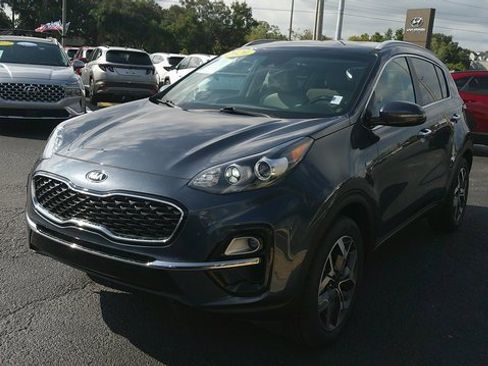 Used 2020 Kia Sportage EX image 2