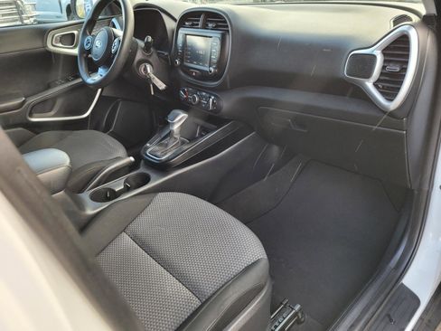 Used 2021 Kia Soul LX image 20