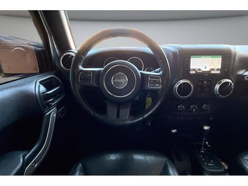 Used 2017 Jeep Wrangler Unlimited Rubicon w/ Connectivity Group AWD/4WD image 8