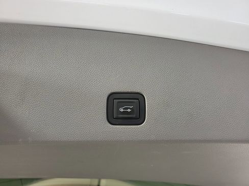 Used 2021 Cadillac XT6 Premium Luxury image 18