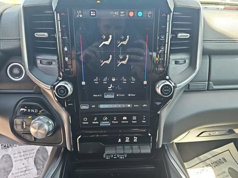 Used 2025 RAM 1500 Laramie AWD/4WD image 18