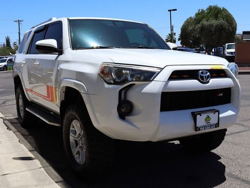 Used 2018 Toyota 4Runner SR5 AWD/4WD image 18