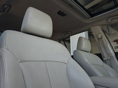 Used 2011 Subaru Outback 2.5i Limited w/ PWR Moonroof Pkg AWD/4WD image 17